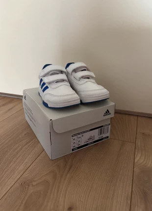 Basket Adidas • Pointure 25, marke: adidas, zustand: Sehr gut, größe: 25, 15,00 €, 16,45 € inklusive Vinted-Käuferschutz