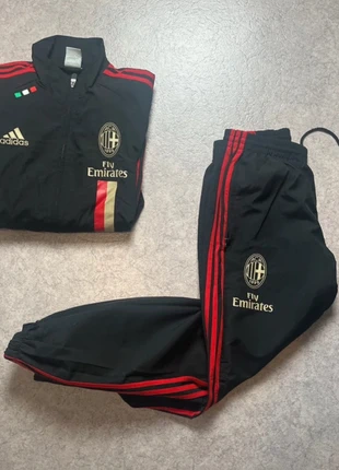 Survêtement de foot  Tracksuit Adidas  vintage Milan AC 10-11 noir & rouge  / Taille L, marke: adidas, zustand: Sehr gut, größe: L, 120,00 €, 126,70 € inklusive Vinted-Käuferschutz