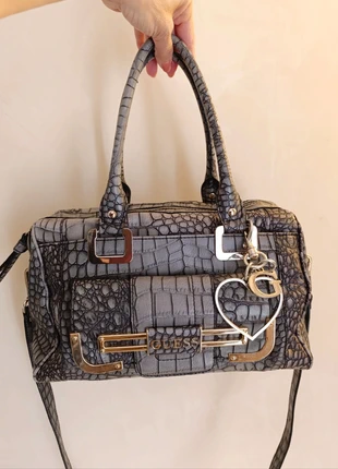 Borsa a mano vintage Guess Y2K con logo centrale, merk: GUESS, staat: Heel goed, € 65,00, € 68,95 inclusief Kopersbescherming