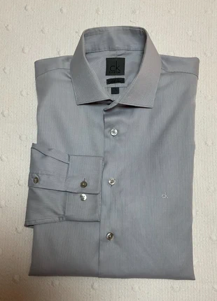 Camisa ceremonia Calvin Klein 👤 Chemise de cérémonie grise Calvin Klein ., marca: Calvin Klein, estado: Muito bom, tamanho: M, €22.00, €23.80 inclui Proteção do Comprador