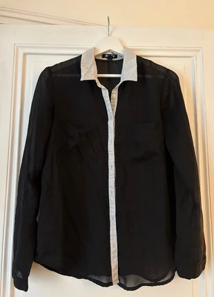 Chemise fluide noire transparente à col blanc, marca: Jennyfer, estado: Bueno, tamaño: M / 38 / 10, 2,00 €, 2,80 € Protección al comprador incluida