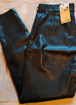 Pantalon neuf avec étiquette vert sapin, marque: Cache Cache, état: Neuf avec étiquette, taille: XL / 42 / 14, 10,00 €, 11,20 € Protection acheteurs incluse