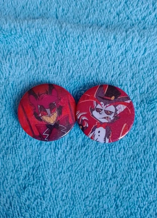 Chapas Hazbin Hotel. Alastor y Husk, état: Neuf sans étiquette, 1,00 €, 1,75 € Protection acheteurs incluse