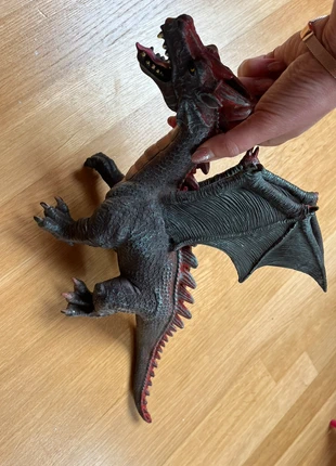Draak met vleugels, merk: Dragon, staat: Heel goed, maat: Universeel, € 12,00, € 13,30 inclusief Kopersbescherming