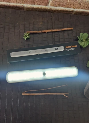 Lampe / veilleuse LED rechargeable à capteur de mouvement + indicateur niveau de charge, état: Neuf sans étiquette, 14,90 €, 16,35 € Protection acheteurs (Pro) incluse