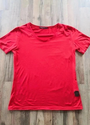 T Shirts Siimhwrss rouge Taille L (V15), merk: Siimhwrss, staat: Heel goed, maat: L, € 5,00, € 5,95 inclusief Kopersbescherming