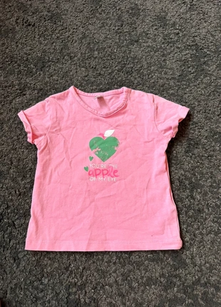 Tshirt roze, merk: New Born, staat: Goed, maat: 3-6 maanden / 62 cm, € 1,00, € 1,75 inclusief Kopersbescherming