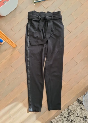 Pantalon XS, merk: ONLY, staat: Heel goed, maat: XS / 34 / 6, € 2,00, € 2,80 inclusief Kopersbescherming