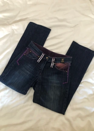 Midrise vintage y2k 90s straight leg bootcut dark wash denim jeans with silver and purple glitter, marke: Vintage Dressing, zustand: Gut, größe: XS / 34 / 6, 45,00 €, 47,95 € inklusive Vinted-Käuferschutz