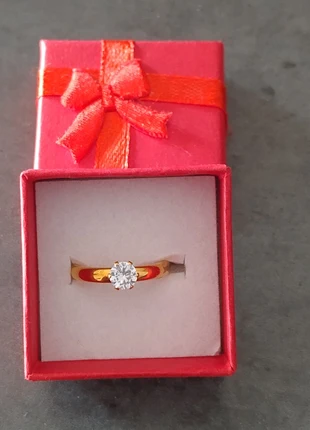 Goldfarbener Ring mit Steinchen, brand: ring, condizioni: Ottime, taglia: 16,1 mm Ø / 10,5, €2.00, €2.80 include la Protezione acquisti