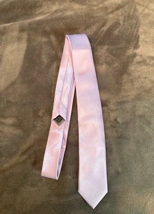 Cravate violette, marque: ISAAC, état: Très bon état, 3,00 €, 3,85 € Protection acheteurs incluse