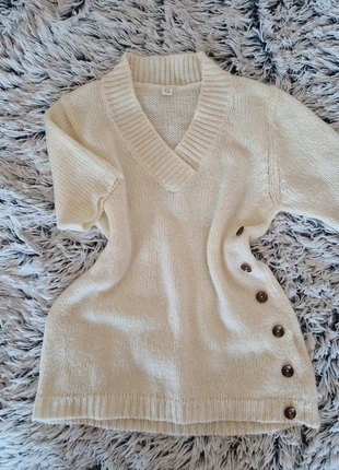 Vintage Sweater Creme V-Ausschnitt Knopfdetails, merk: Vintage Chic, staat: Heel goed, maat: L / 40 / 12, € 8,00, € 9,10 inclusief Kopersbescherming