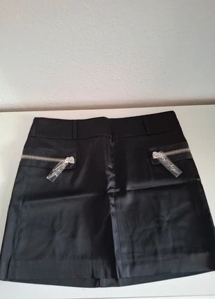 Mini jupe T36 Noir Satin, marke: Faith Connexion, zustand: Neu, größe: S / 36 / 8, 25,00 €, 26,95 € inklusive Vinted-Käuferschutz