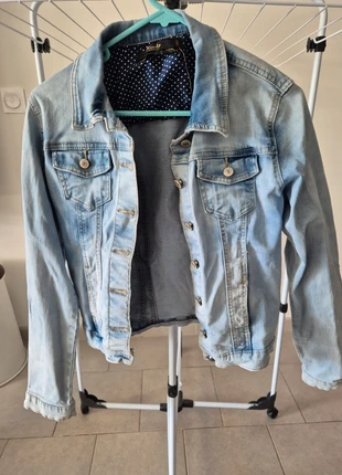 A vendre veste jean, zustand: Sehr gut, größe: S / 36 / 8, 2,00 €, 2,80 € inklusive Vinted-Käuferschutz