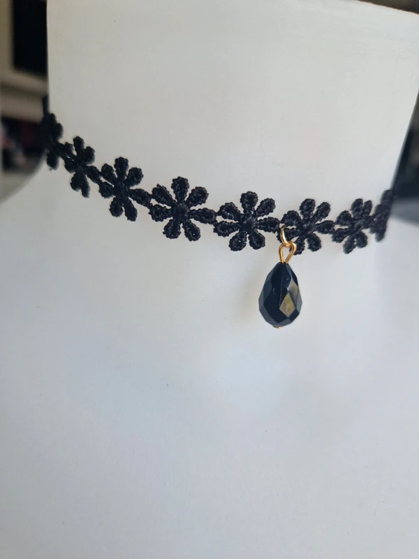 Collier fantaisie ras de cou choker noir avec fleurs et perle - photo numéro 2