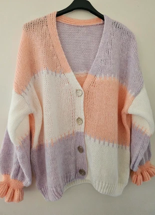 Cardigan très doux avec manches fleurs 🌸, marque: Boutique Parisienne, état: Très bon état, taille: XXL / 44 / 16, 24,00 €, 25,90 € Protection acheteurs incluse