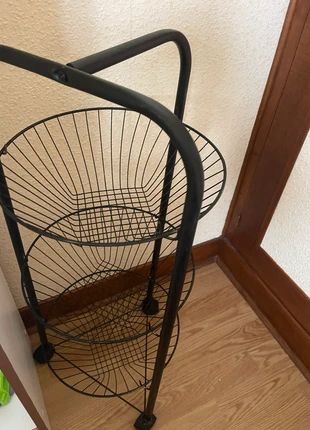 Rangement en métal avec roulettes, estado: Bom, €10.00, €11.20 inclui Proteção do Comprador Pro