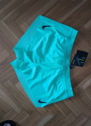 Short Nike femme running aeroswift taille L plissé couleur menthe neuf avec étiquette, brand: Nike, condition: New with tags, size: L / 40 / 12, €59.00, €62.65 includes Buyer Protection