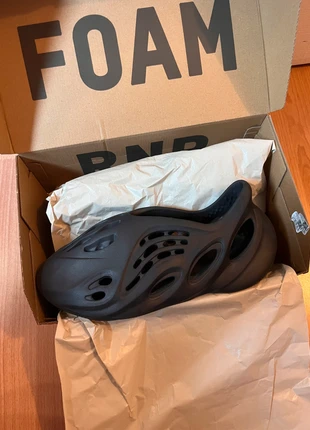 Yeezy Foam Onyx, brand: Yeezy, condition: New with tags, size: 44.5, €85.00, €89.95 includes Buyer Protection