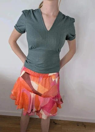 T-shirt Naf Naf neuf avec étiquette, couleur kaki, taille XS, merk: Naf Naf, staat: Nieuw met prijskaartje, maat: XS / 34 / 6, € 9,00, € 10,15 inclusief Kopersbescherming Pro