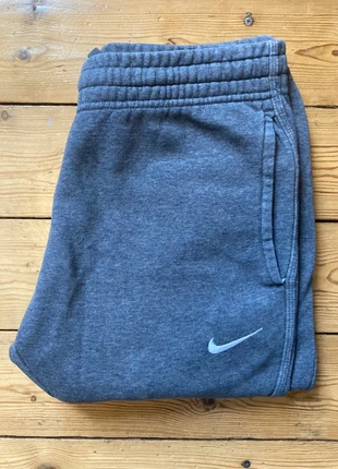 Jogging gris nike taille S pour le sport, marque: Nike, état: Très bon état, taille: S, 7,00 €, 8,05 € Protection acheteurs incluse