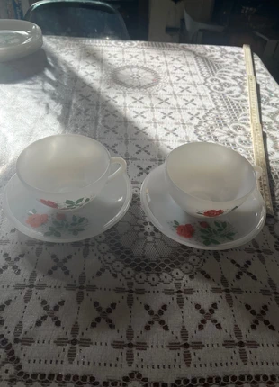 Lot de 2 grandes tasses et 2 sous tasses Arcopal roses rouges, marque: Arcopal, état: Très bon état, 15,00 €, 16,45 € Protection acheteurs incluse