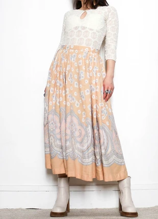 Vintage floral skirt | Jupe vintage avec motif floral, marque: Vintage, état: Très bon état, taille: XS / 34 / 6, 10,00 €, 11,20 € Protection acheteurs (Pro) incluse