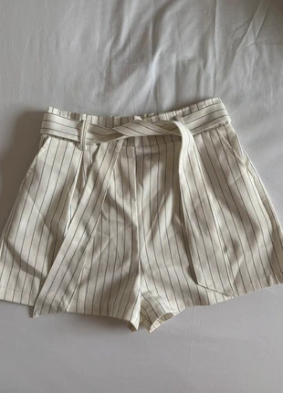 Short taille haute à rayures blanc et noir avec ceinture Jennyfer, marca: Jennyfer, estado: Muito bom, tamanho: S / 36 / 8, €10.00, €11.20 inclui Proteção do Comprador