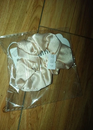 Chouchou en polyester, marca: HNathalie, estado: Novo com etiquetas, €2.00, €2.80 inclui Proteção do Comprador