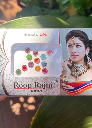 Colourful Indian bindi set, marque: Bollywood, état: Très bon état, 3,00 €, 3,85 € Protection acheteurs incluse