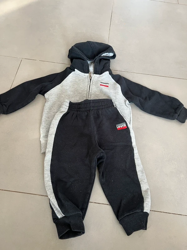 Jogging levis 24 mois