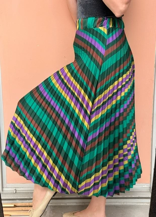Jupe plissée midi multicolore taille élastique colourful plissée skirt, marke: CM, zustand: Sehr gut, größe: Einheitsgröße, 10,00 €, 11,20 € inklusive Vinted-Käuferschutz