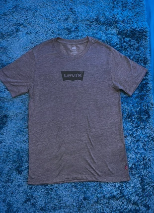 T-shirt Levi’s couler kaki, brand: Levi's, condizioni: Nuovo senza cartellino, taglia: M, €5.00, €5.95 include la Protezione acquisti