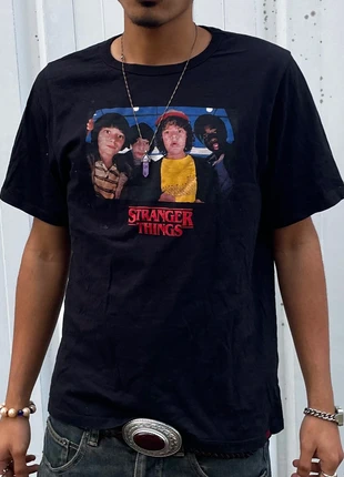 T-shirt noir • Années 2000 • Série culte / Geek / Y2K Streetwear / stranger things, brand: y2k, condition: Very good, size: M, €29.90, €32.10 includes Buyer Protection Pro