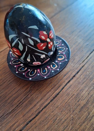 Œuf en bois peint avec socle., marque: Fabrication Artisanale, état: Très bon état, 4,00 €, 4,90 € Protection acheteurs incluse