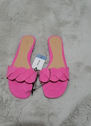 Sandálias entrelaçadas, fuschia, N37, merk: Lefties, staat: Nieuw met prijskaartje, maat: 37, € 11,00, € 12,25 inclusief Kopersbescherming