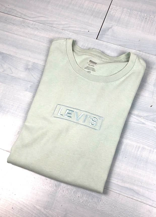 T-shirt Levi’s brodé bleu ciel à col rond, taille L Homme, marque: Levi's, état: Très bon état, taille: L, 15,00 €, 16,45 € Protection acheteurs incluse