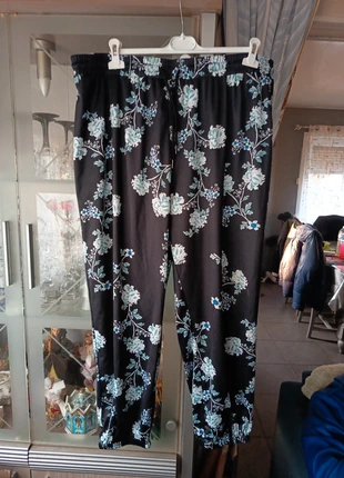 Pantalon de jogging femme noir motif roses bleues Shein Curve taille 4XL 54 56 très bon état, marque: Shein Curve, état: Très bon état, taille: 7XL / 54 / 26, 8,00 €, 9,10 € Protection acheteurs incluse