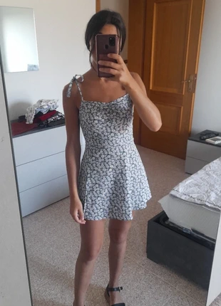 Abito fiori celeste e bianco, marque: Shein, état: Très bon état, taille: XXS / 32 / 4, 3,00 €, 3,85 € Protection acheteurs incluse