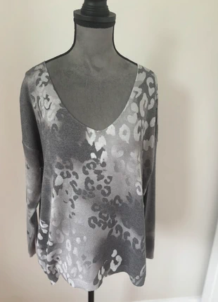 Grey Animal Print Knit Jumper - Size M, condition: Very good, size: M / 38 / 10, €5.99, €6.99 includes Buyer Protection