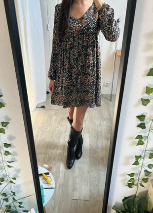 Robe mi longue col V à fleurs, marque: Naf Naf, état: Très bon état, taille: S / 36 / 8, 15,00 €, 16,45 € Protection acheteurs incluse