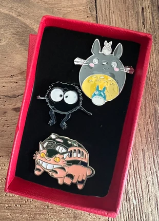 3 pin’s Miyazaki Totoro Noiraude, marke: Totoro, zustand: Sehr gut, 7,50 €, 8,58 € inklusive Vinted-Käuferschutz