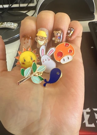 Lot de 5 broches nature & mignonnes · Pour adultes et enfants · Soleil/Champignon/Baleine, estado: Novo sem etiquetas, €2.99, €3.84 inclui Proteção do Comprador