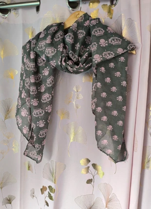 Écharpe tête de mort couronne, marque: je ne sais pas, état: Bon état, 2,00 €, 2,80 € Protection acheteurs incluse