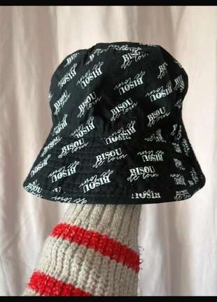 Bob Réversible Bisous de loin Gémo, brand: Gémo, condition: Very good, size: M, €3.00, €3.85 includes Buyer Protection