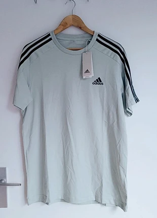 T-shirt Adidas Essentials - Taille M -Style et Confort, brand: adidas, condition: Very good, size: M, €25.00, €26.95 includes Buyer Protection