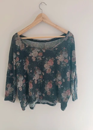 Jersey floral de Stradivarius, brand: Stradivarius, condizioni: Ottime, taglia: M / IT 42 / EU 38, €3.50, €4.38 include la Protezione acquisti
