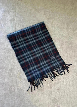 Écharpe Burberry bleu marine, marque: Burberry, état: Très bon état, 40,00 €, 42,70 € Protection acheteurs (Pro) incluse