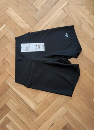 Short Alo Yoga airlift femme taille S noir neuf avec étiquette, brand: Alo Yoga, condition: New with tags, size: S / 36 / 8, €67.00, €71.05 includes Buyer Protection