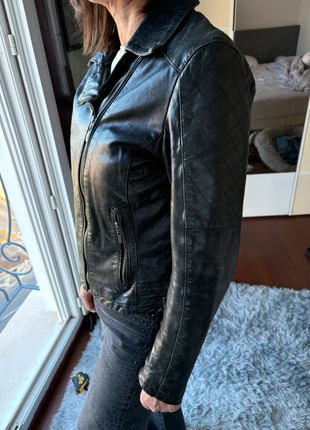 Veste en cuir jacket Rose Garden couleur noir Taille L vintage style, marque: Rose Garden, état: Très bon état, taille: L / 40 / 12, 39,90 €, 42,60 € Protection acheteurs incluse
